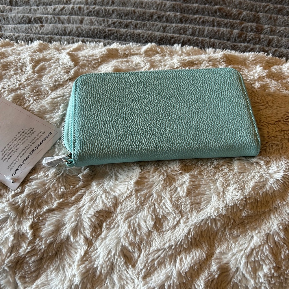 Thirty-one wallet NWT